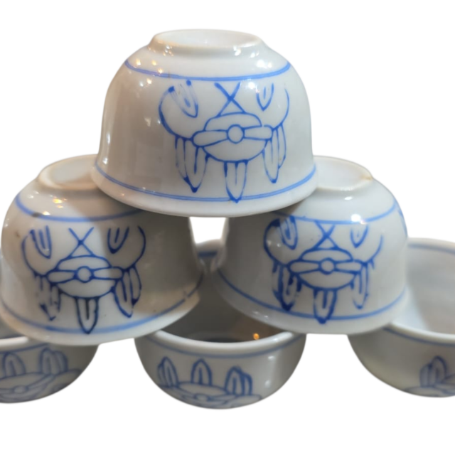 Copinhos de porcelana chinesa com bela arte feita a mão, para chá ou saquê. (valor unitário)