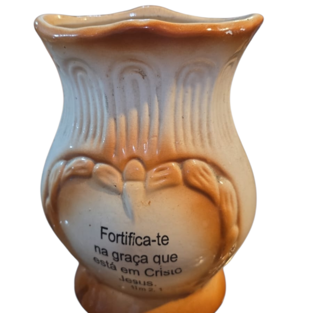 Antigo vaso de louça com mensagem religiosa
