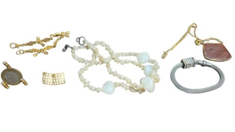 Lote com diversos, colares e pulseiras e brincos