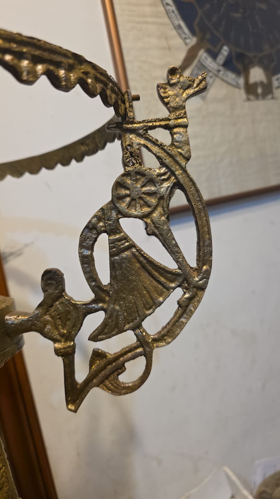 Belíssimo abajur de bronze - Imagem 3