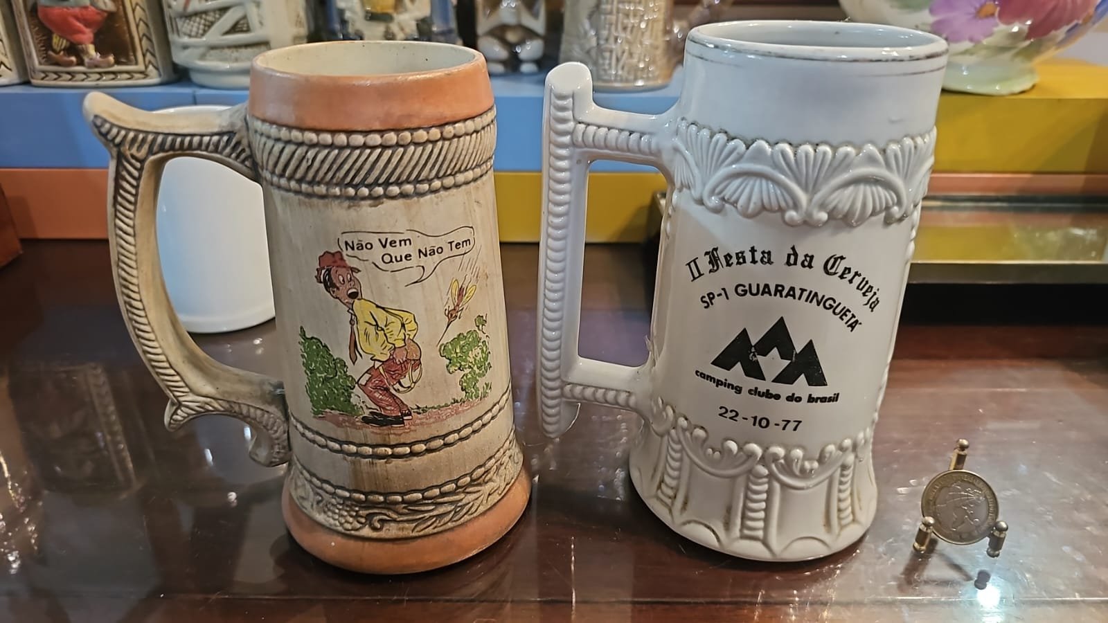 Par de antigas e grandes canecas - Imagem 3