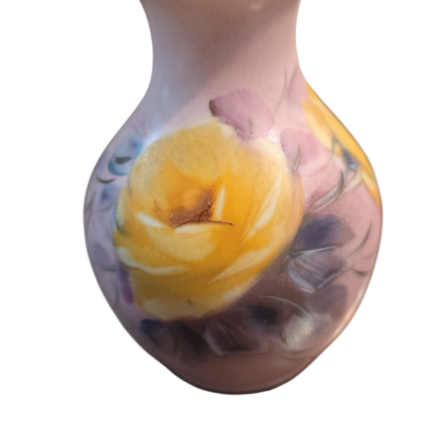 Belo vaso de porcelana pintado a mão