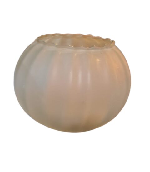 Antiga cúpula de vidro, canelada e satiné
