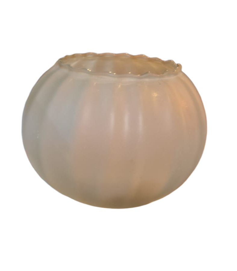 Antiga cúpula de vidro, canelada e satiné