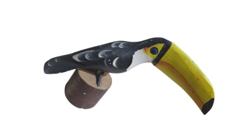 Escultura artesanal, tucano em madeira
