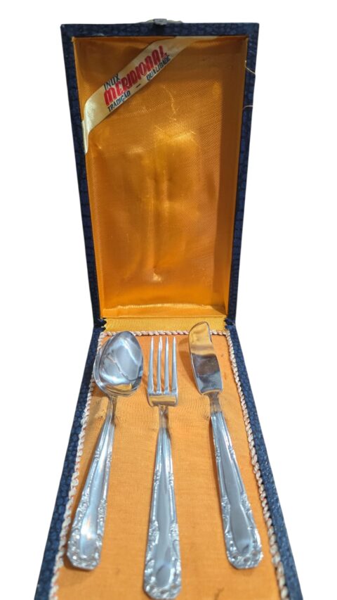 Antigo e elegante conjunto Meridional inox