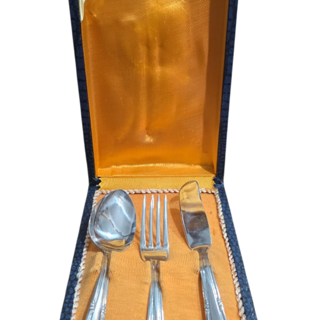 Antigo e elegante conjunto Meridional inox