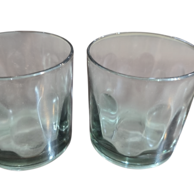 Par de belos copos de whisky fumê
