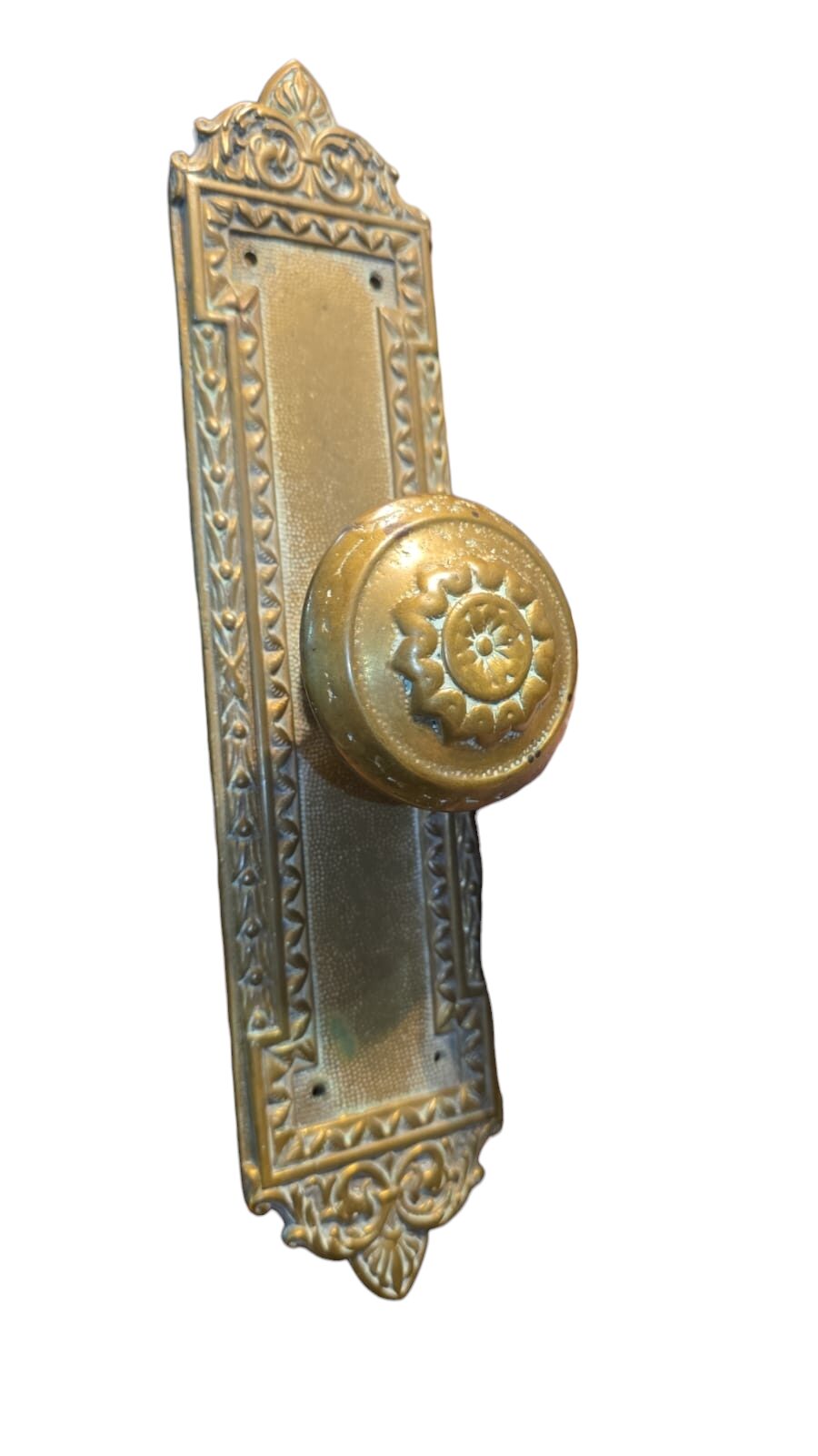 Grande, antigo e pesado puxador de porta com belas ornamentações
