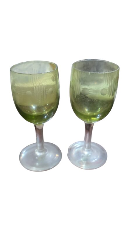 Par de taças de licor de cristal lapidado