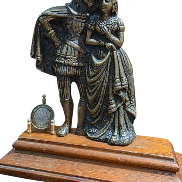 Escultura de Casal de Fidalgos, Representando Romeu e Julieta, em bronze/metal