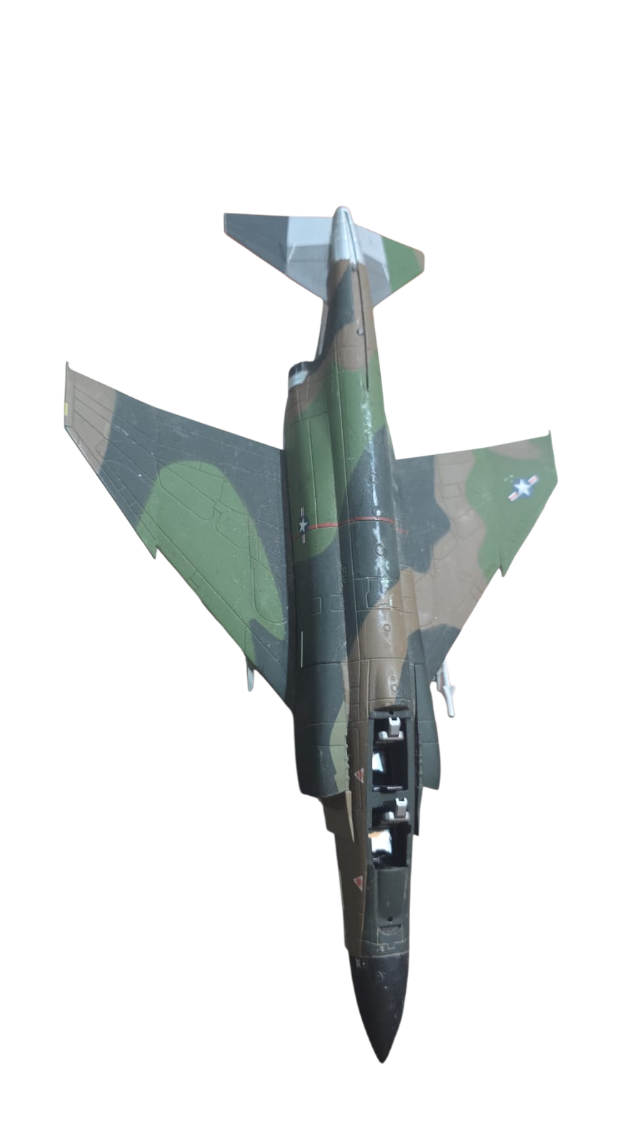 Jato militar de metal com perdas