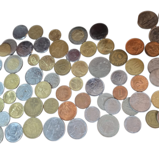 Lotão de moedas nacionais e estrangeiras antigas