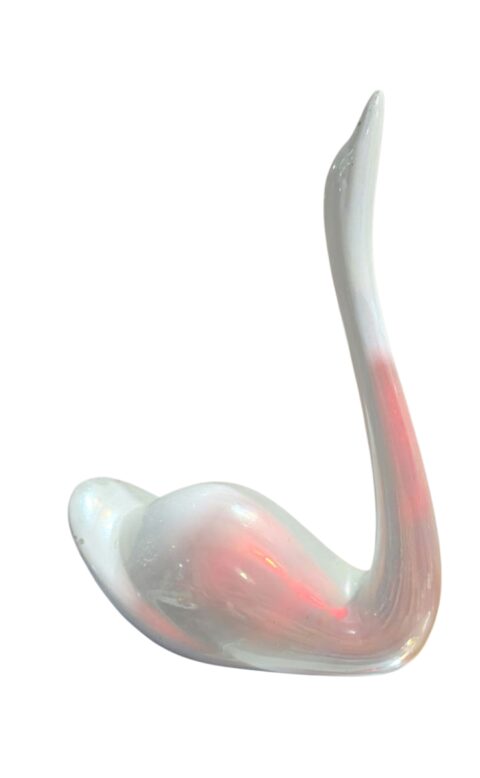 Bela escultura de louça cisne nacarado