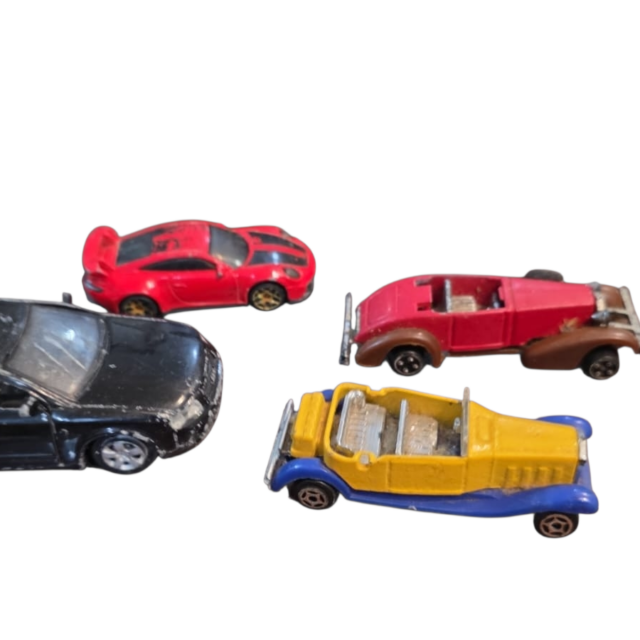 Lote com quatro carrinhos