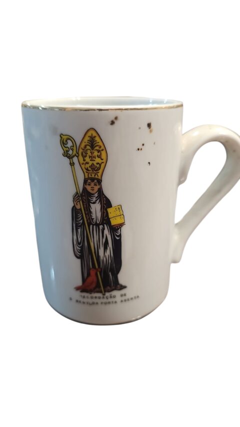 Antiga caneca de porcelana com arte sacra, filetada a ouro