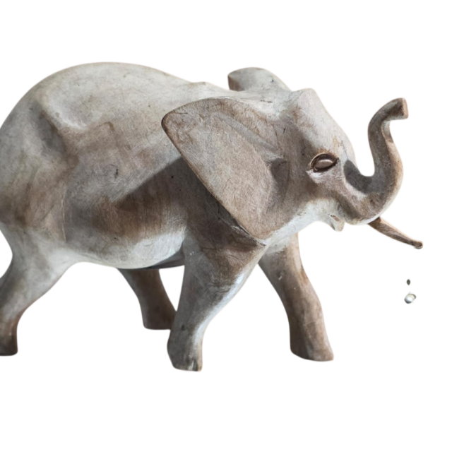 Escultura de elefante entalhado em madeira