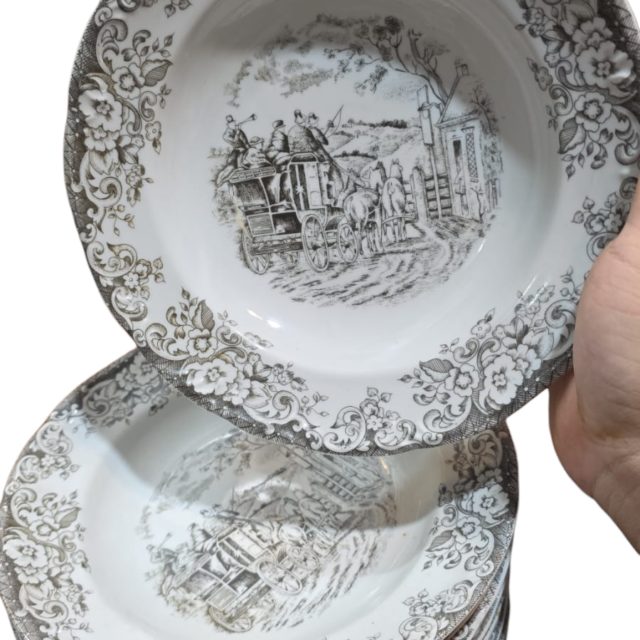 Antigos pratos fundos porcelana Schmidt, belíssima arte estilo inglesa. (valor unitário)