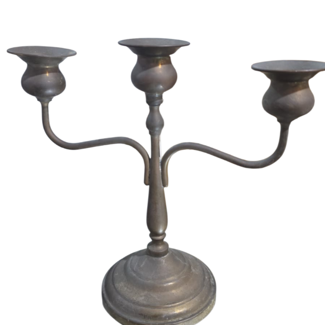 Antigo candelabro em dourado metal
