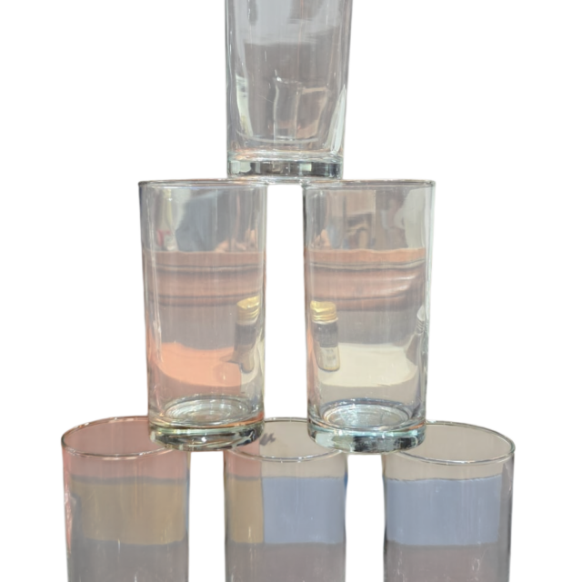 Conjunto composto por 6 copos de vidro