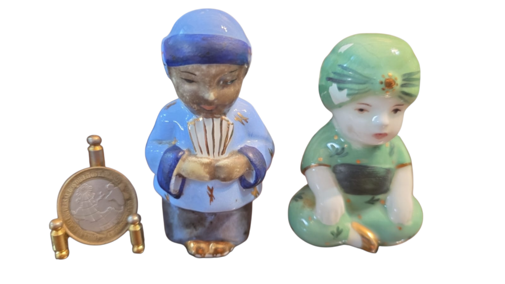 Par de esculturas de porcelana