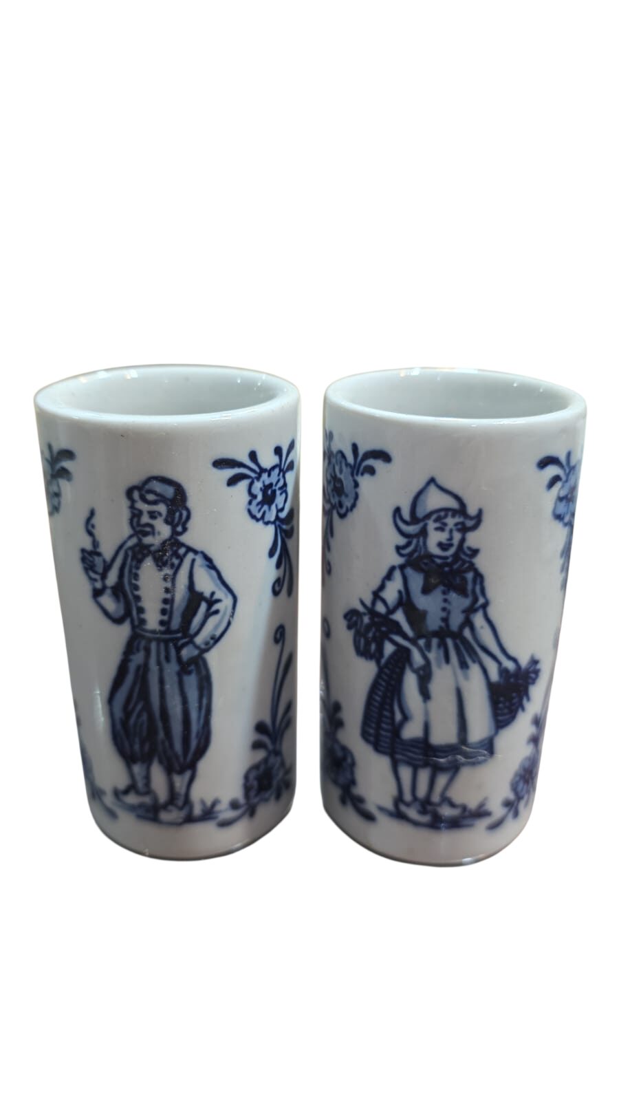 Trio de vasinhos de louça europeia, bela arte