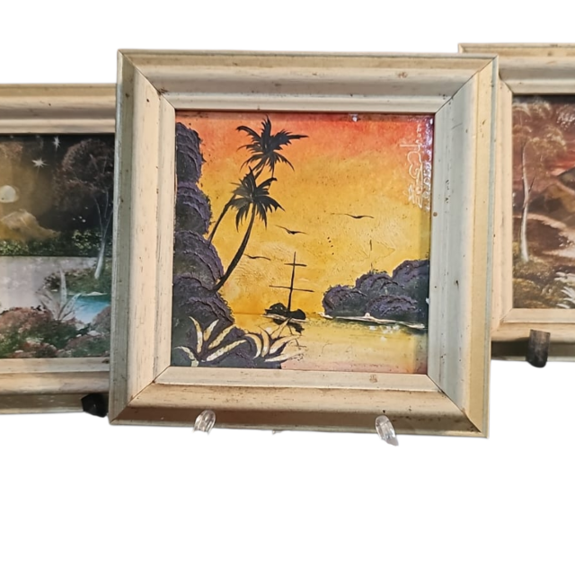 Trio de quadros com azulejos pintados a mão