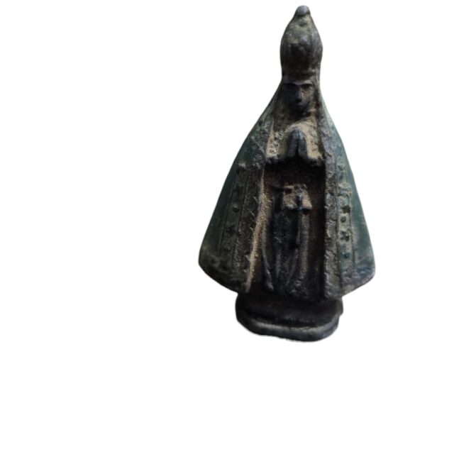 Imagem sacra de N. S. Aparecida, de metal