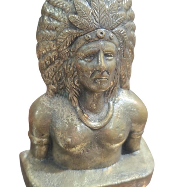Antiga escultura índio apache de bronze