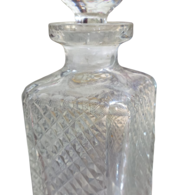 Antiga e pesada licoreira de cristal, boa qualidade