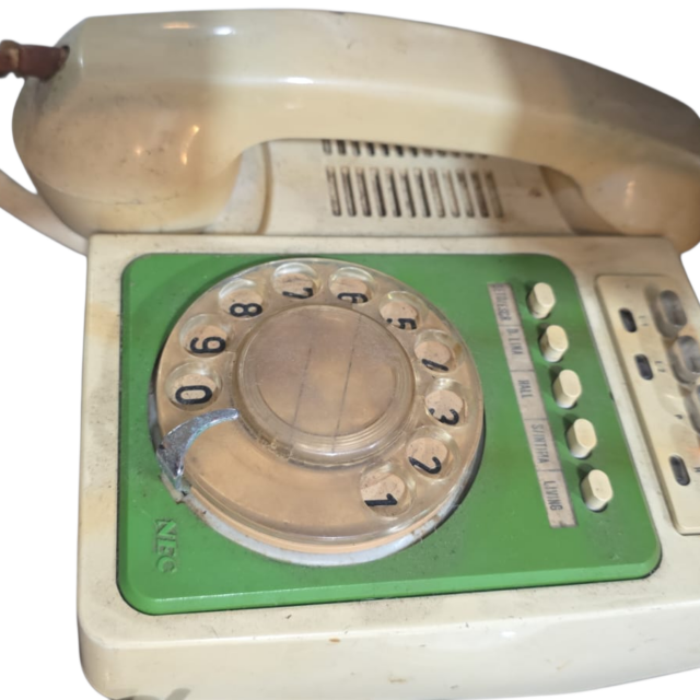 Diferenciado e antigo telefone