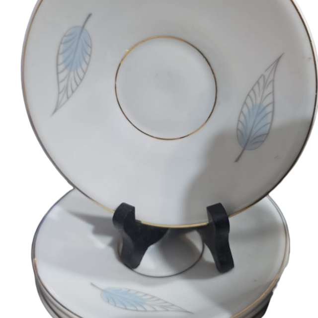Pires de chá porcelana Real, filetes de ouro. (valor unitário)