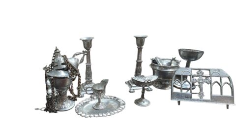 Conjunto francês de miniaturas litúrgicas de metal
