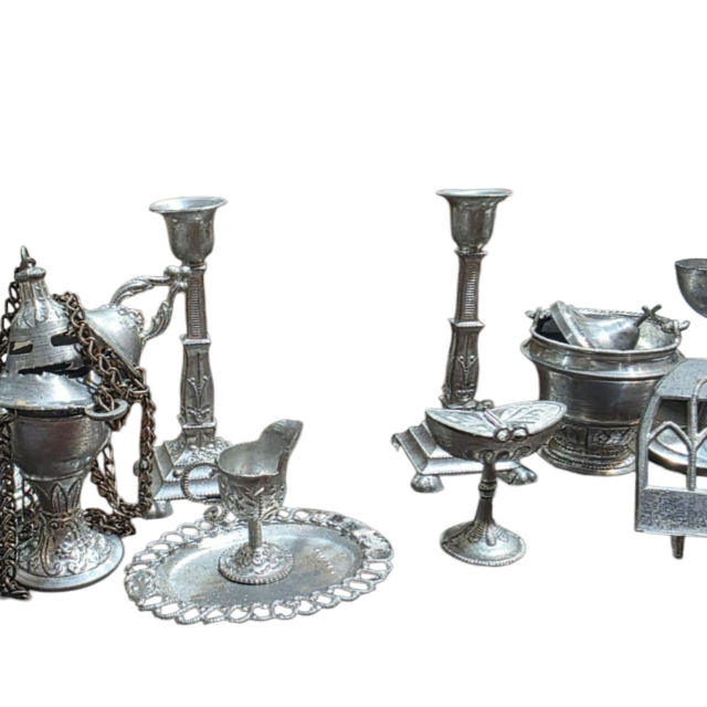 Conjunto francês de miniaturas litúrgicas de metal