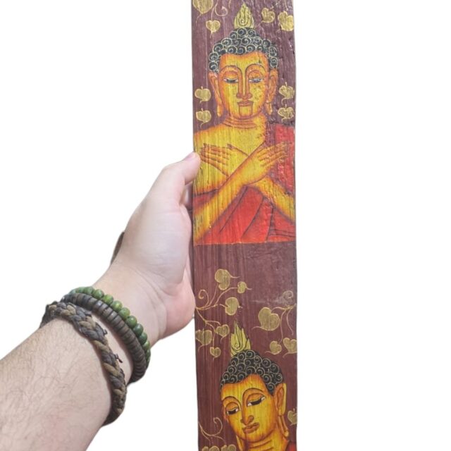 Arte oriental em madeira, pintada a mão