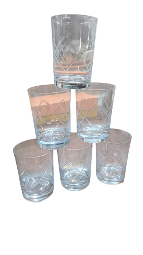 Copos de cristal com lapidações geométricas. (valor unitário)