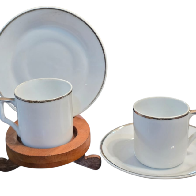 Xícara de café com pires em porcelana Mauá