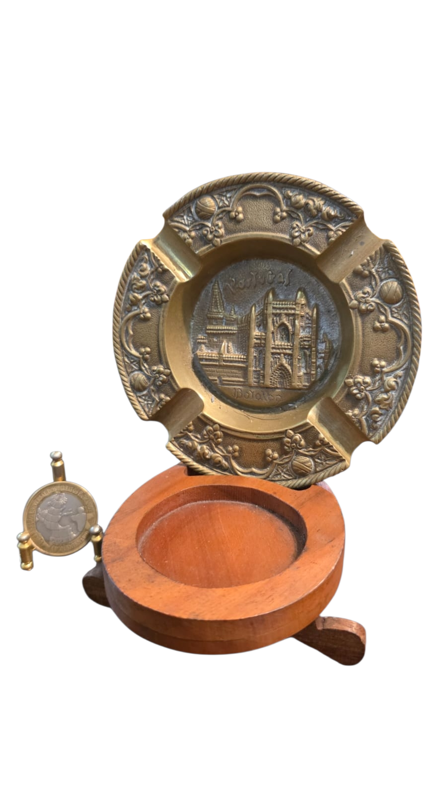 Belo cinzeiro decorativo português em bronze