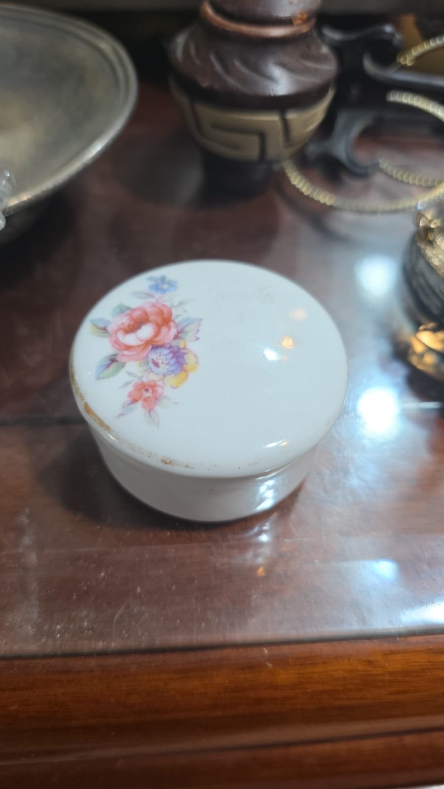 Antigo potiche de porcelana com escritura apagada - Imagem 2