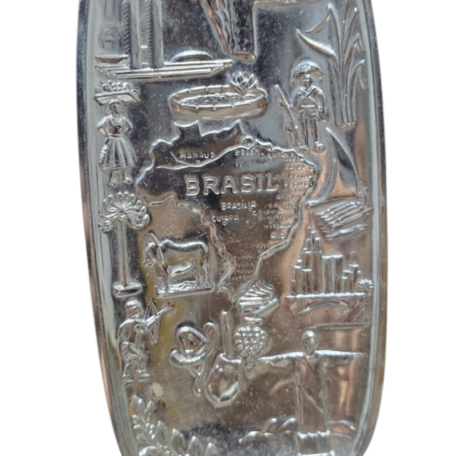Antiga bandeja Wolff inox ornamentada com arte brasileira