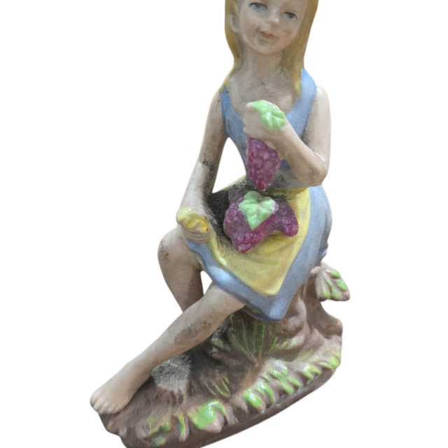 Antiga escultura de porcelana