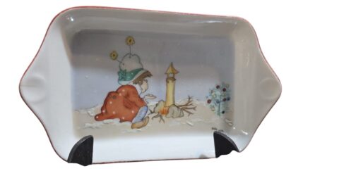 Porcelana pintada a mão, peça assinada e datada, década de 60, linda arte