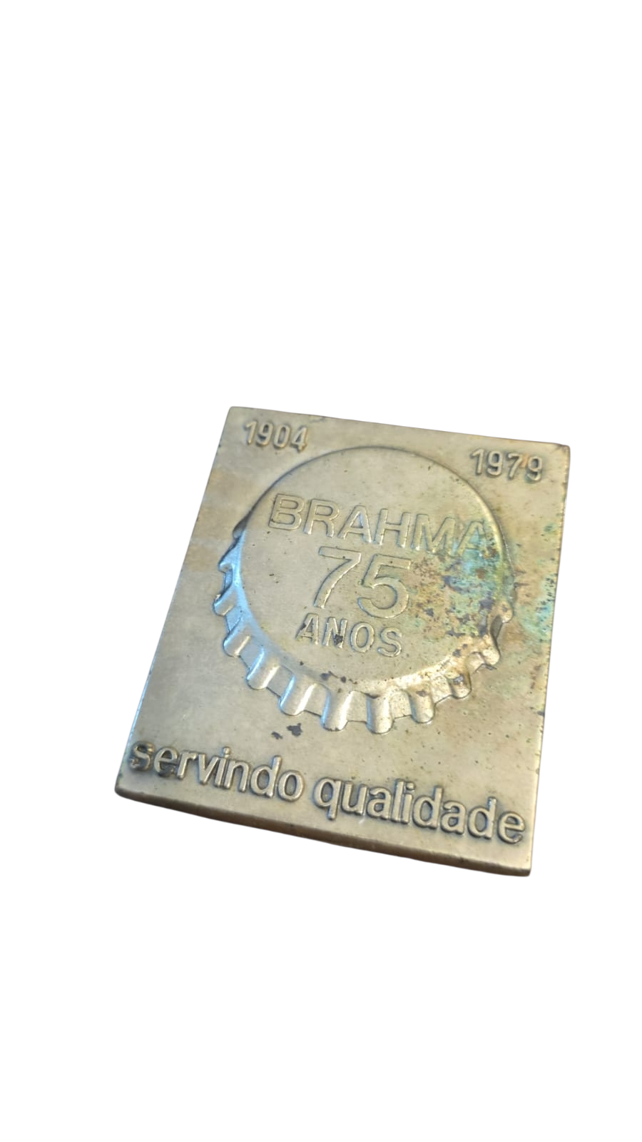 Esta é uma medalha comemorativa de 75 anos da Brahma