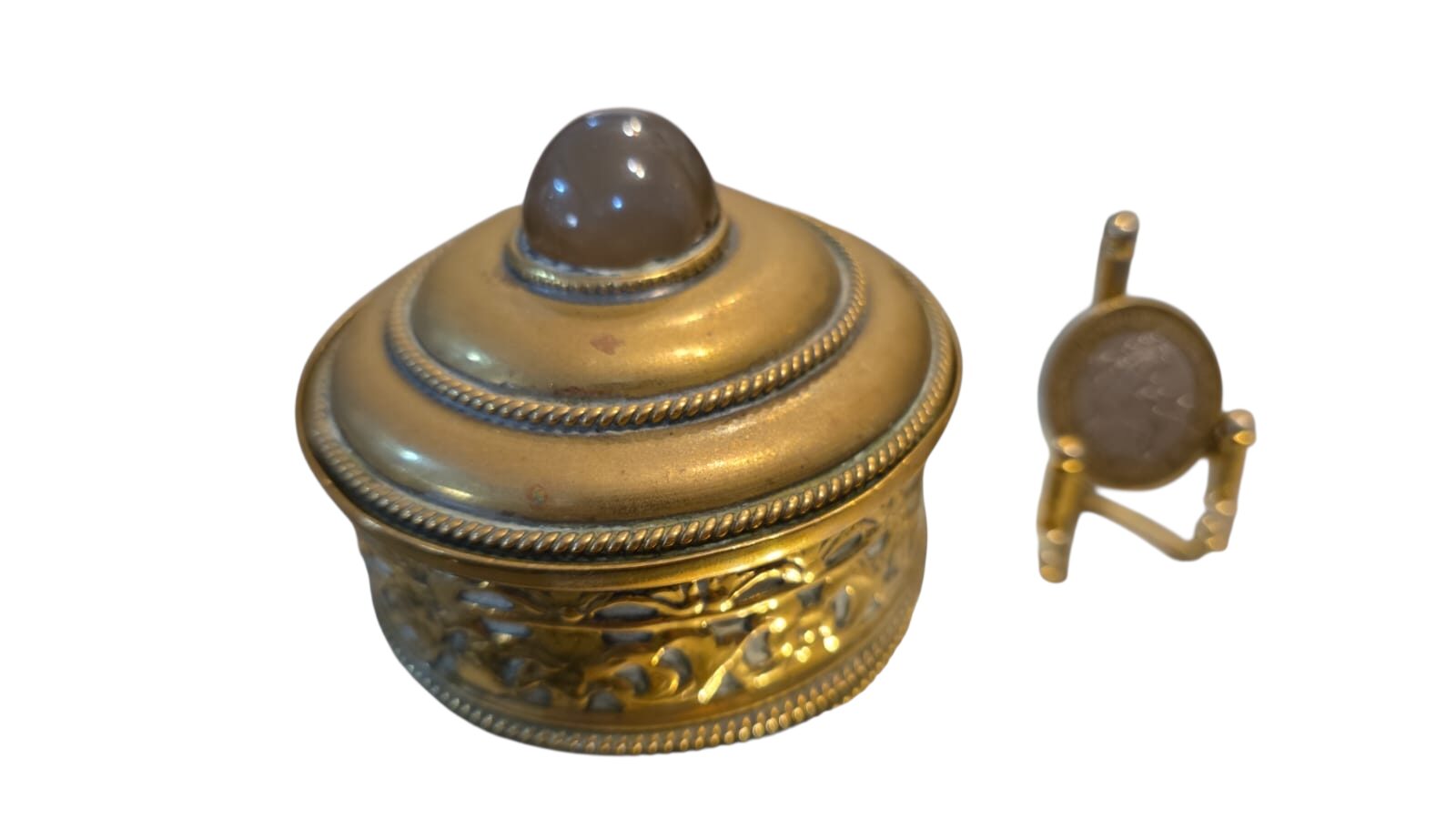Antigo potiche em dourado metal