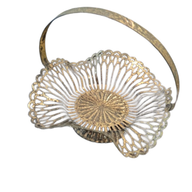 Antiga cesta em dourado metal