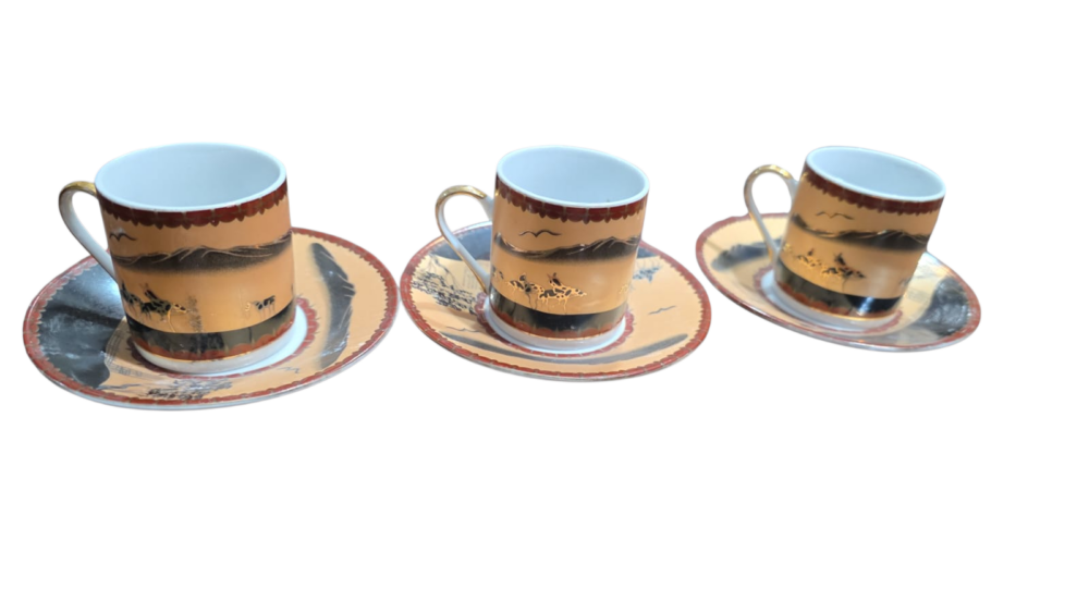 Xícaras de café de porcelana com bela arte e dourações. (valor unitário)