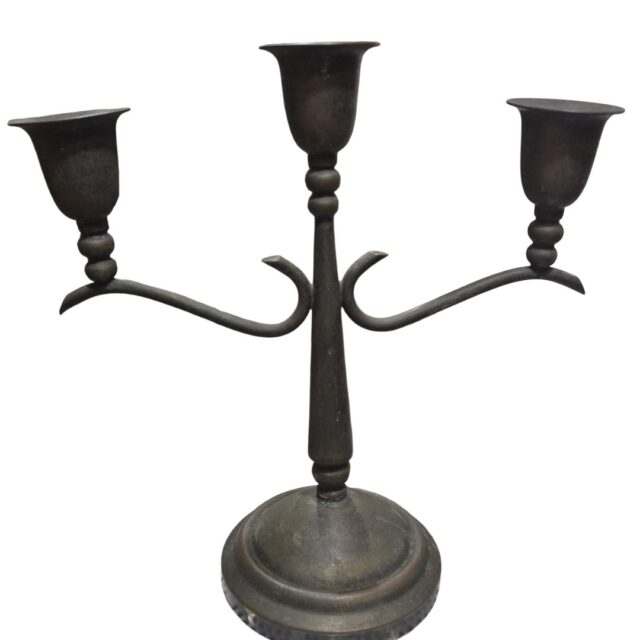Candelabro para três velas em metal