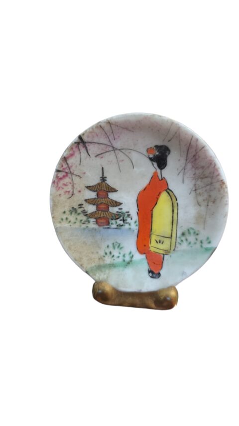 Antiga decoração de porcelana oriental, bela arte feita a mão