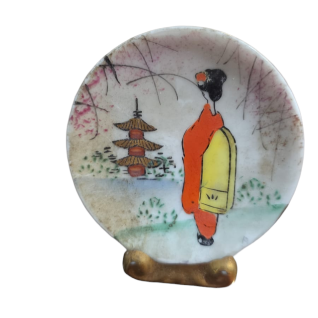 Antiga decoração de porcelana oriental, bela arte feita a mão