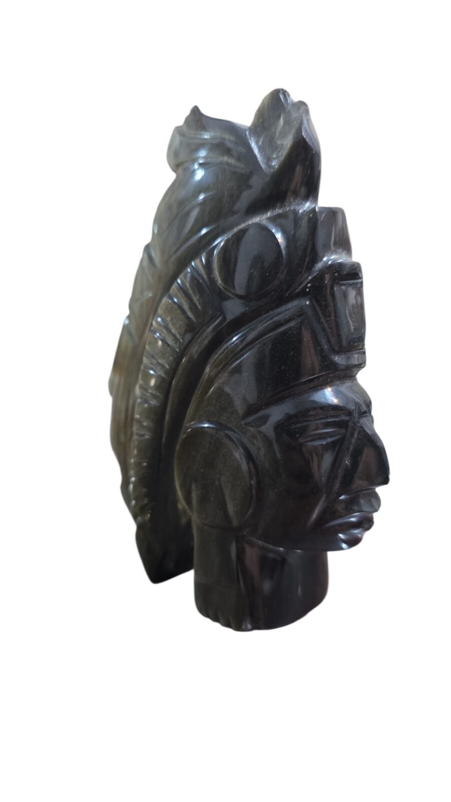 Cabeça de pedra, arte de povos antigos originários